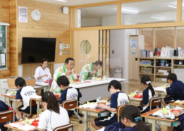 20220603メロンの日学校給食(2)