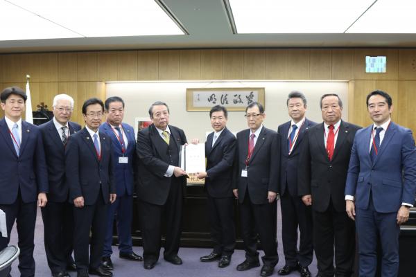 R6.11.27村上総務大臣訪問R2