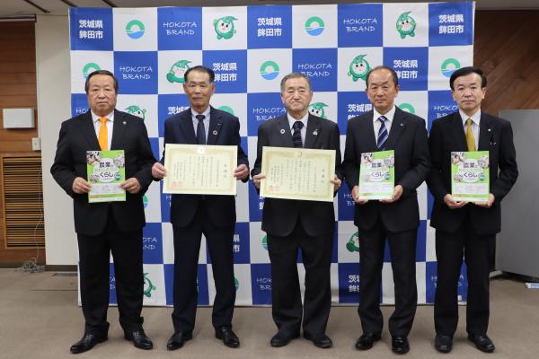 R7.4.24　JA補助教材本贈呈式の様子