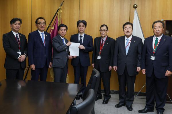 R7.4.28総務省要望の様子2