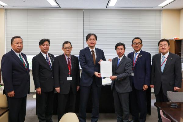 R7.4.28総務省要望の様子3