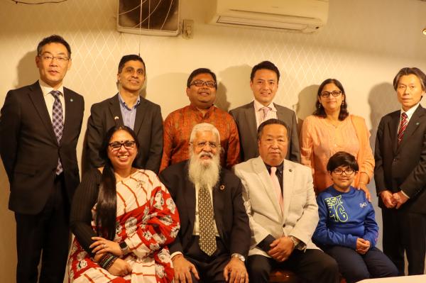R7.5.7　在日インド人へのメロン試食会及び意見交換会の様子(1)