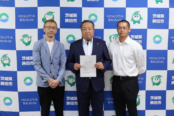 R7.6.25_市内小中学校保護者有志の要望書提出の様子