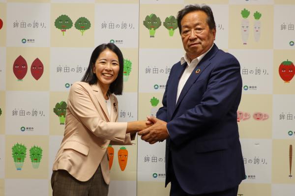 R7.9.24 櫻井祥子参議院議員来庁の様子(2)