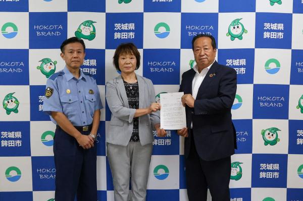 R7.9.19_犯罪被害者等支援要望書提出の様子